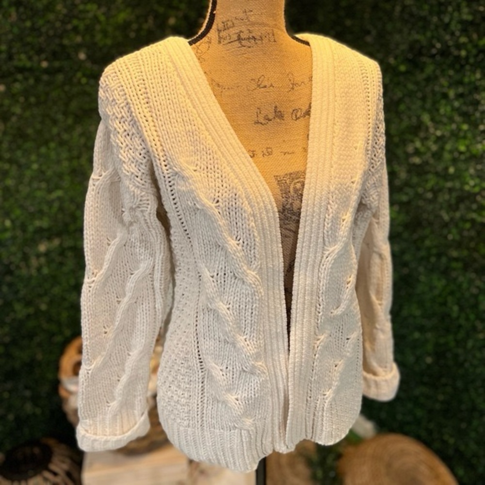 HARPER Heritage cream knitted super soft cardigan sweater Size S.